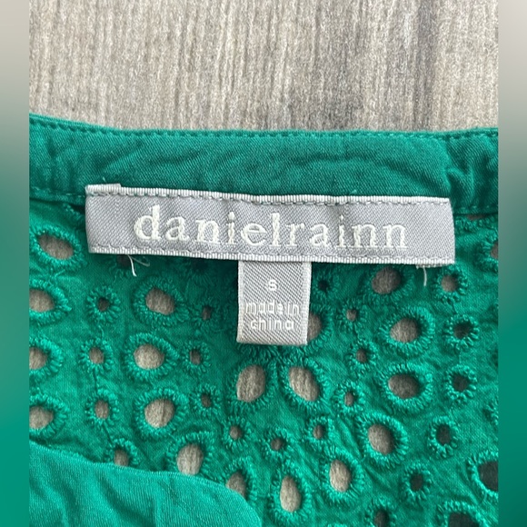 Green Daniel Rainn Sleeveless top! - Picture 3 of 4